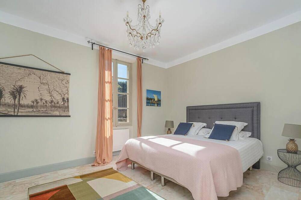 Bastide | Château Constantin in Cadenet, Parc naturel régional du Luberon