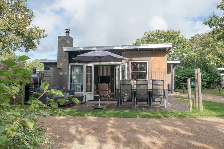Bungalow für 6 Personen, mit Balkon/Terrasse und Whirlpool sowie Terrasse in Ouddorp