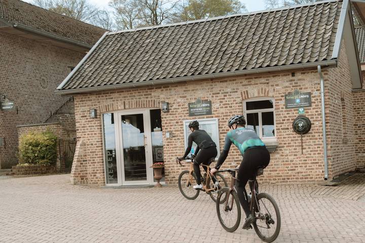 Gîte pour 6 personnes, avec terrasse dans Rémersdael