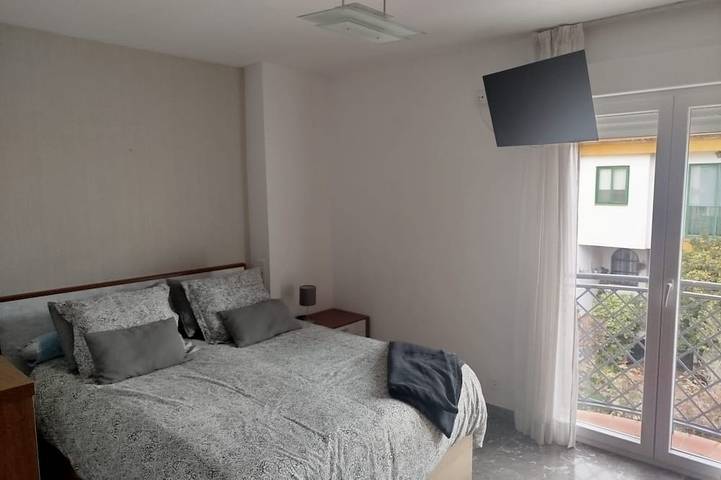 Single-Family Home in \"Cenes De la Vega,\" Ideal for Families in Environs de Sierra Nevada, Cenes de la Vega