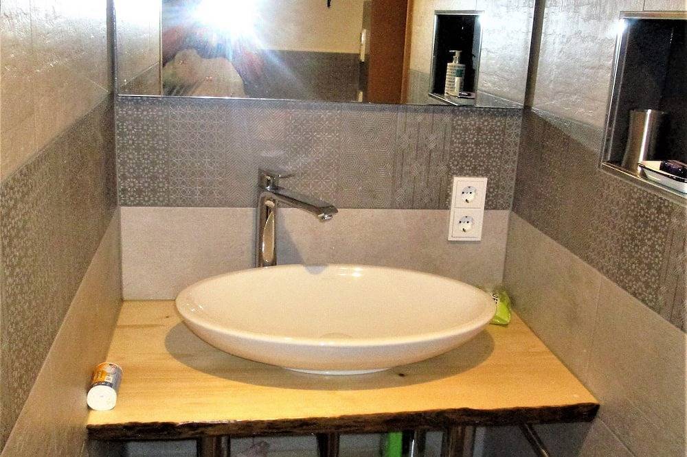 Ganze Wohnung, Geräumige Ferienwohnung iin Benshausen im Thüringer Wald in Benshausen, Rennsteig