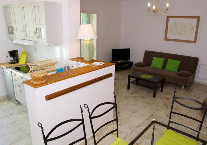 Gîte pour 2 personnes, avec jardin ainsi que piscine et vue à Montagnac - 2