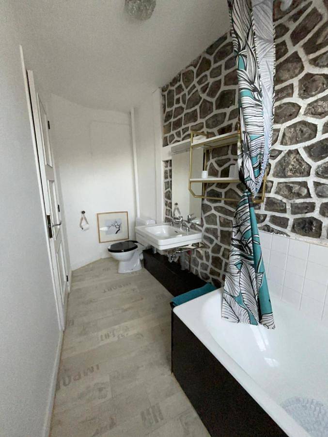 Location de vacances pour 2 personnes, avec terrasse à Orcival (Puy-de-Dôme) - 2