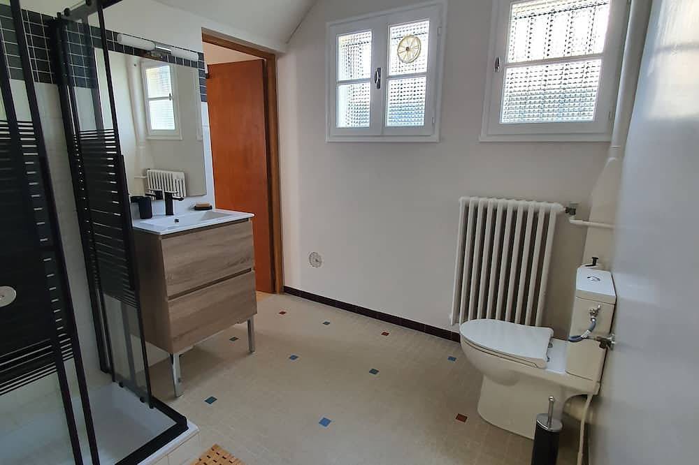 Appartement entier, Logement en copropriété type F2 climatiser avec piscine in Orange, Vaucluse