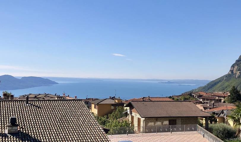 Ferienwohnung für 4 Personen, mit Terrasse und Seeblick in Gardola