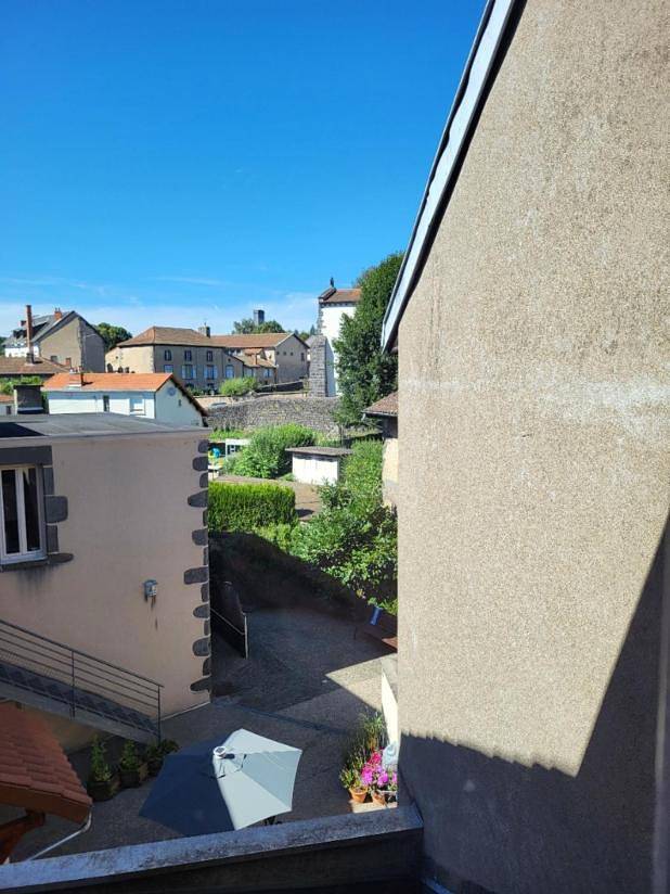 Hôtel pour 4 personnes, avec terrasse et jardin à Pontgibaud - 3