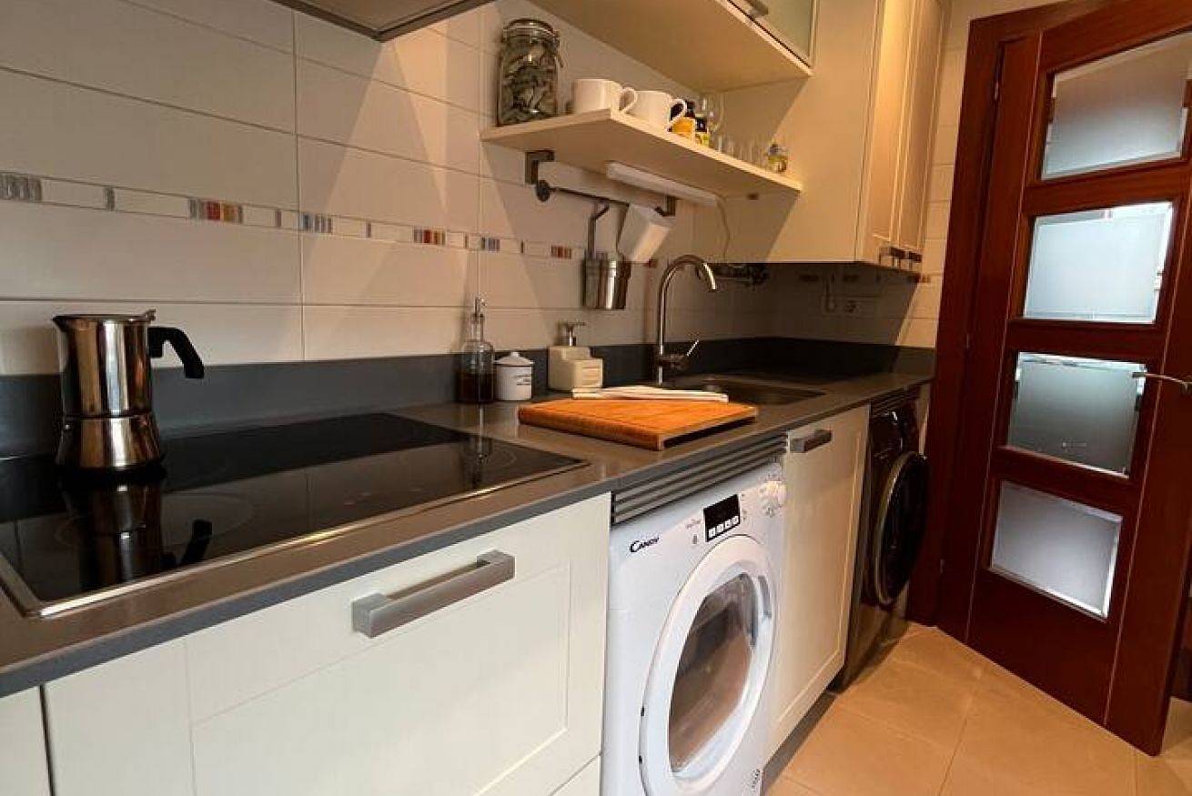 Geheel appartement, Charming Apt w/ Wi-Fi, Full Kitchen & Washer/Dryer in Oviedo, Cantabrisch Gebergte