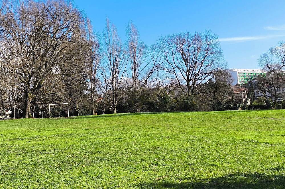 Room in the Bordeaux area with a great park in Talence, Región de Burdeos