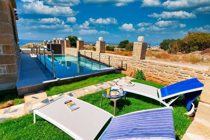 Location de vacances pour 6 personnes, avec piscine ainsi que jardin et vue dans Palaiochora - 4