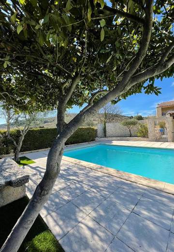 Gîte pour 2 personnes, avec piscine et bassin pour enfant ainsi que jacuzzi et jardin à Vinsobres
