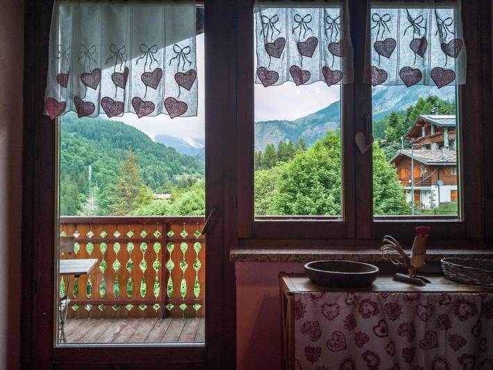 Entire apartment, House 'Méquio' with Mountain View in Valtournenche in Breuil-Cervinia, Valtournenche