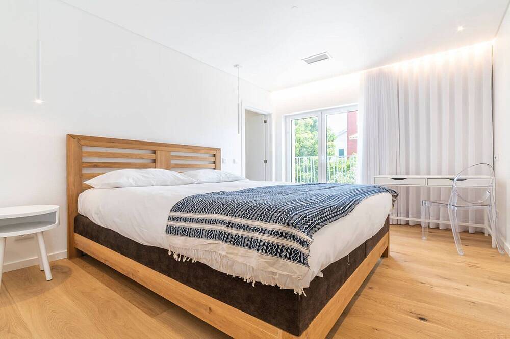 Magnificent Lisbon Coast Villa | 7 Bedrooms | Villa Alba | Private Jacuzzi & Swimming Pool | Aroeira in Aroeira, Corroios