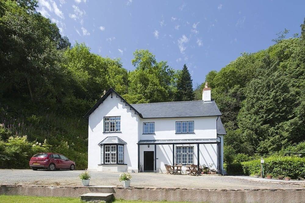 The Mount, family friendly, luxury holiday cottage in Dulverton in Dulverton, Somerset