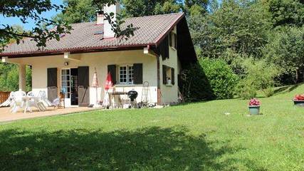 Gîte pour 6 personnes, avec jardin à Pugny-Chatenod