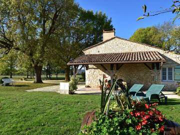 Gîte pour 6 personnes, avec terrasse et jardin à Saint-Nexans