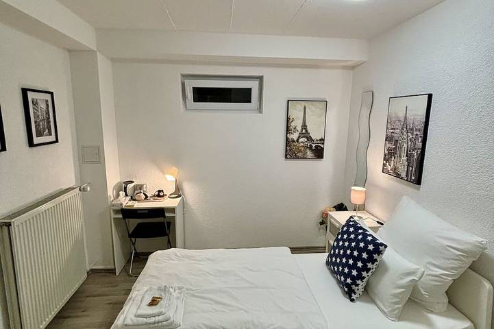 Ganze Wohnung, Ruhiges & gemütliches Einzelzimmer in Top Lage in Langenfeld (Rheinland), Kreis Mettmann