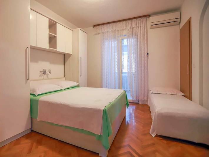 Ferienwohnung für 3 Personen in Baska Voda