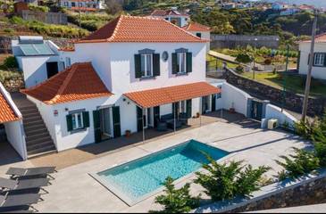 Gîte pour 6 personnes, avec jardin et balcon dans Estreito da Calheta