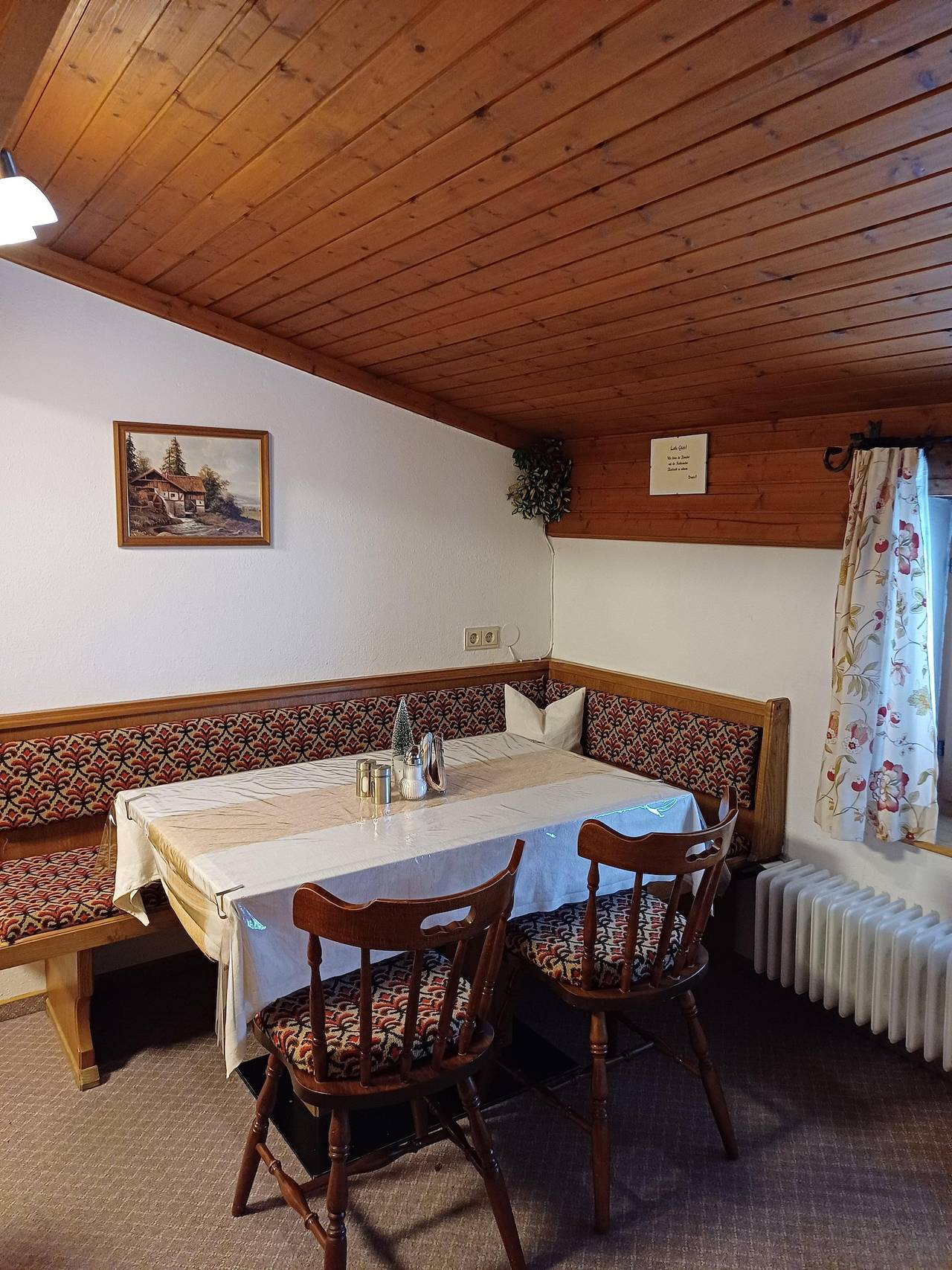 Doppelzimmer + 1 Zustellbett mit Etagendusche in Sankt Ulrich am Pillersee, Tiroler Unterland