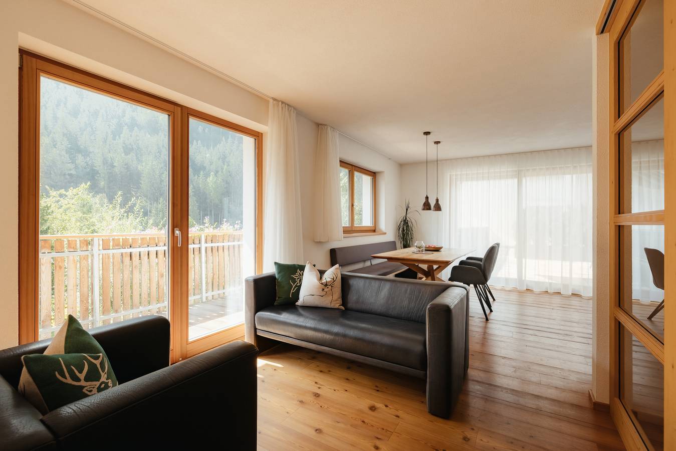 Ganze Wohnung, Ferienwohnung 'Zirm' mit Bergblick, privater Terrasse und Wlan in Mühlwald, Zillertaler Alpen