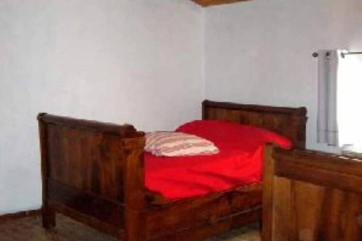 Gîte pour 8 personnes, avec jardin et terrasse dans Aigondigné - 3