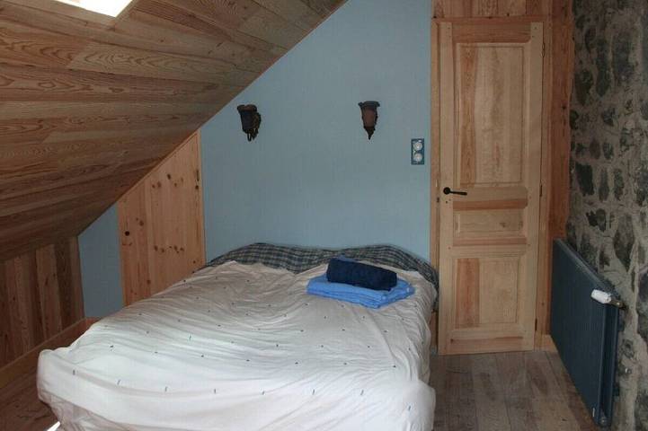 Schönes ****Ferienhaus mit großem Spielzimmer für 18-22 (Innen-Pool/ Juli 2012) in Virargues, Regionaler Naturpark Volcans d'Auvergne