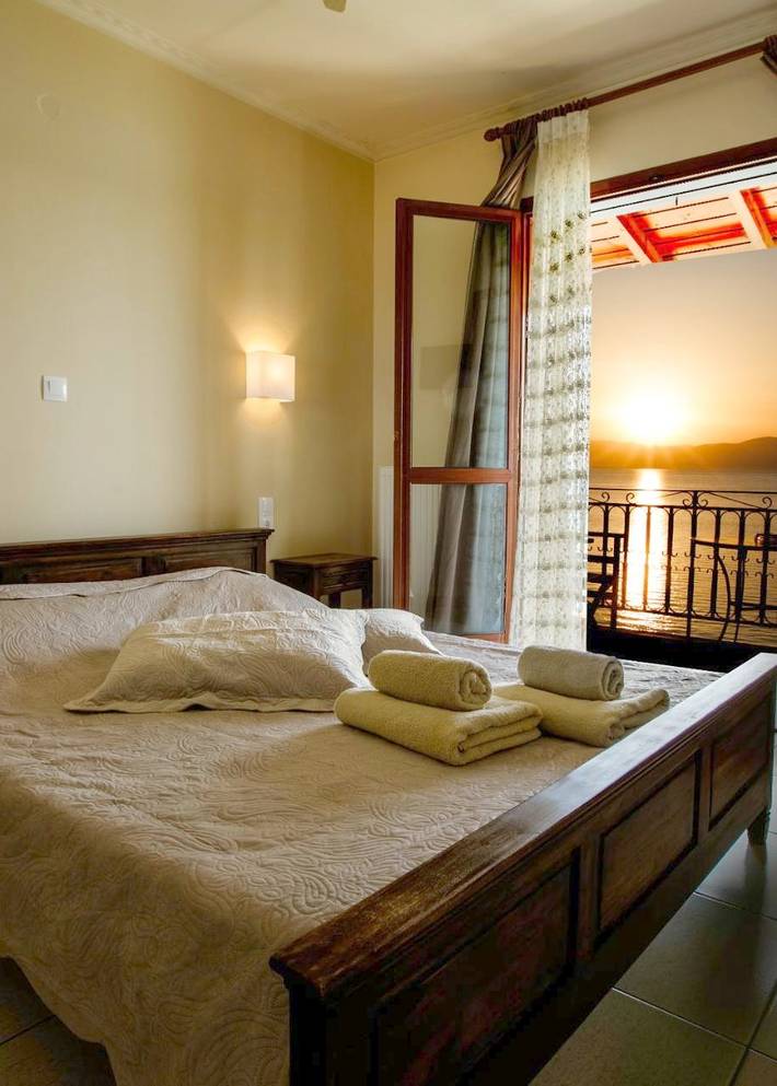 Ferienhaus für 2 Personen, mit Ausblick und Terrasse in Gythio