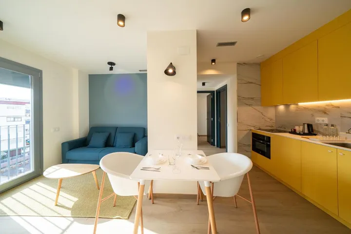 Aparthotel para 4 personas, con vistas y balcón - 1