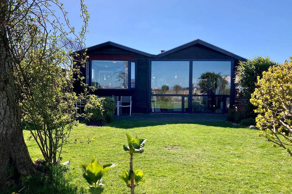 Haus Marijke mit eigenem Wintergarten Seeblick und Zugang zum Lauwersmeer in Oostmahorn, Dongeradeel