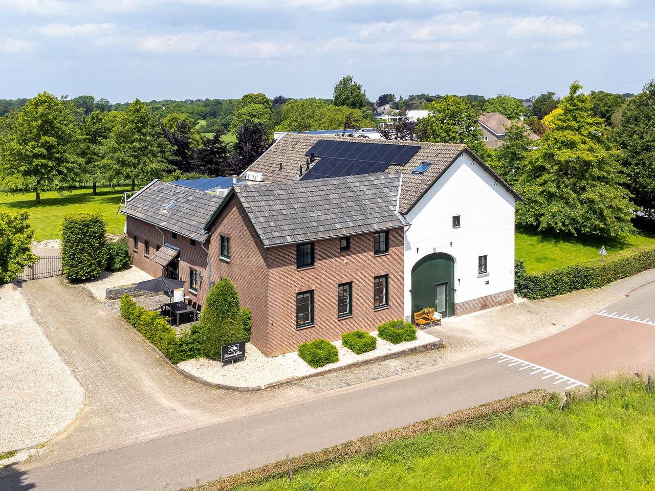 Zeer mooi en ruime Boerderie en een groot terras in Parkstad Limburg