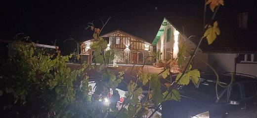 Maison d’hôte pour 2 personnes, avec piscine et jacuzzi ainsi que jardin et bassin pour enfant à Mimbaste