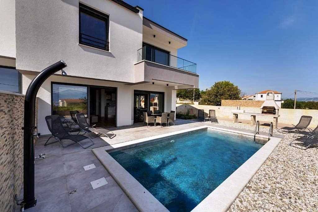Cijeli apartman, Holiday house Rosemary with pool and panoramic seaview in Risika, Krk
