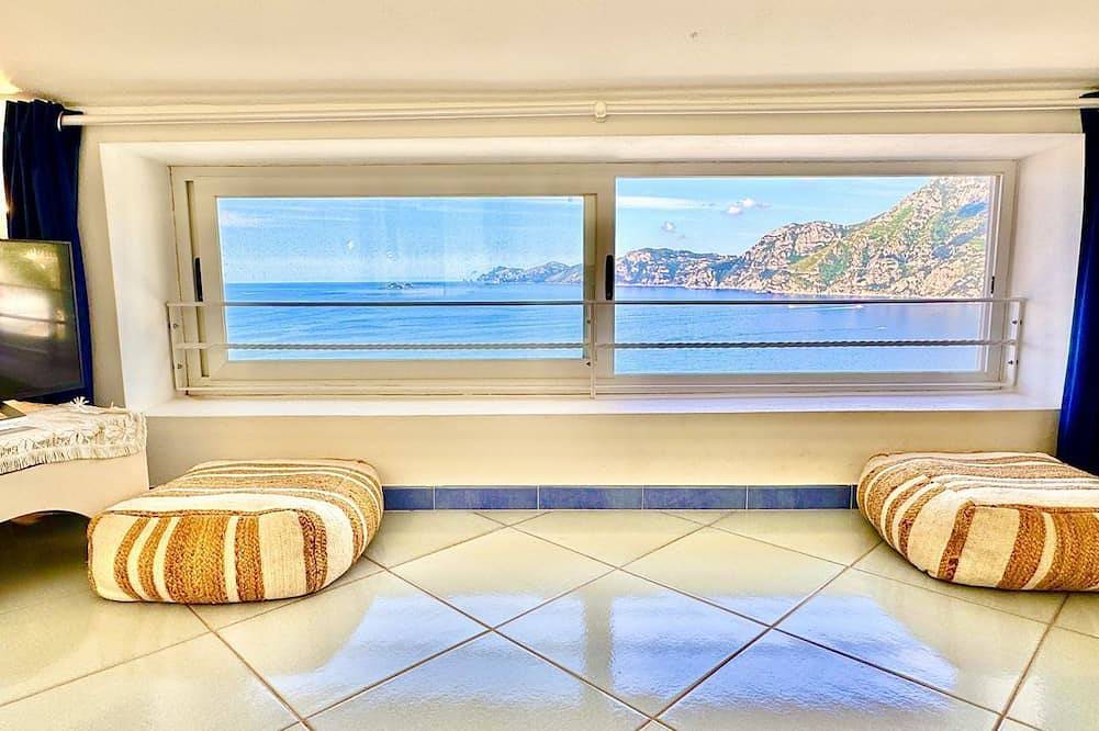Entire apartment, La Mansarda: a breathtaking view of the sea in Gavitella beach, Praiano