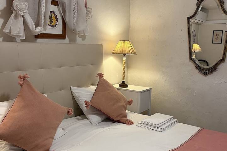 Ganze Wohnung, Wohnung in Lissabon (Studio mit einem Schlafzimmer) im Haus mit Garten / Grill in Lumiar, Costa de Lisboa