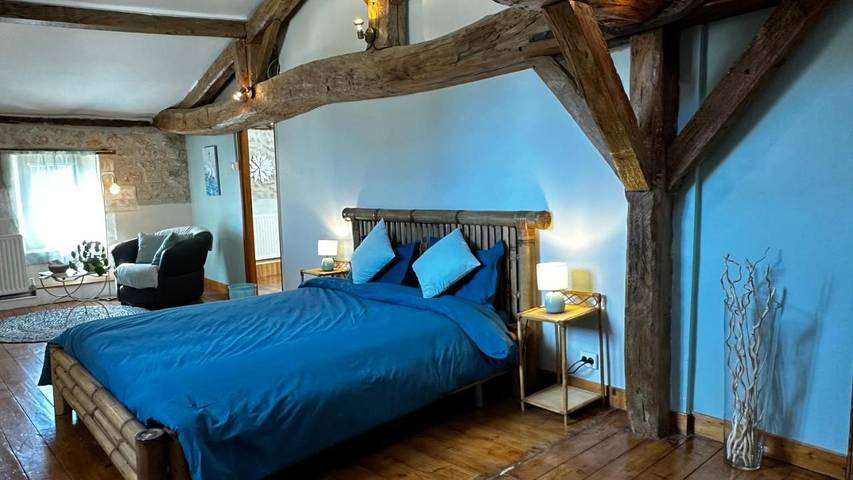 Location de vacances pour 3 personnes, avec piscine ainsi que vue et jardin à Nieul-le-Virouil