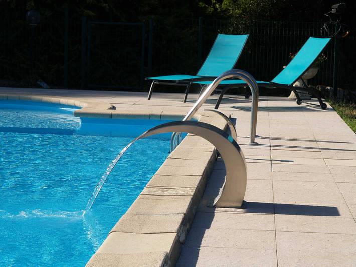 Gîte pour 5 personnes, avec piscine et terrasse