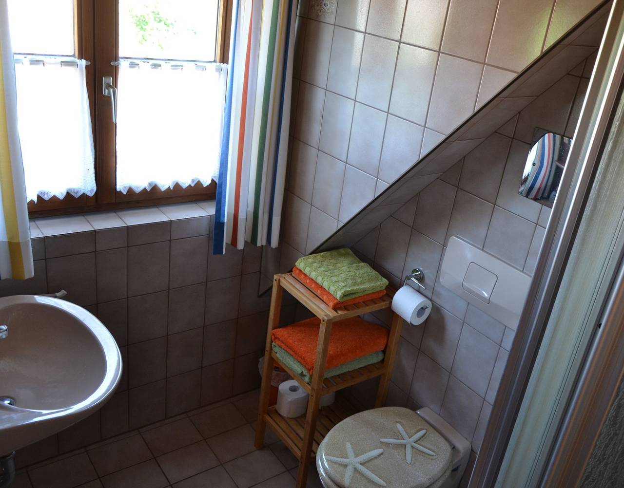 Ganzes Studio, Studio 'Kirsche' mit Gemeinschaftsgarten, Balkon und Wi-Fi in Kressbronn am Bodensee, Region Bodensee-Oberschwaben