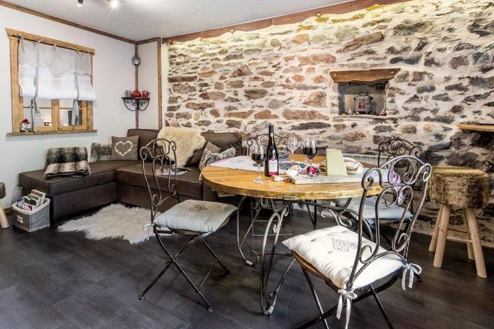 Gîte pour 4 personnes, avec vue et jardin, adapté aux familles dans Longefoy - 4