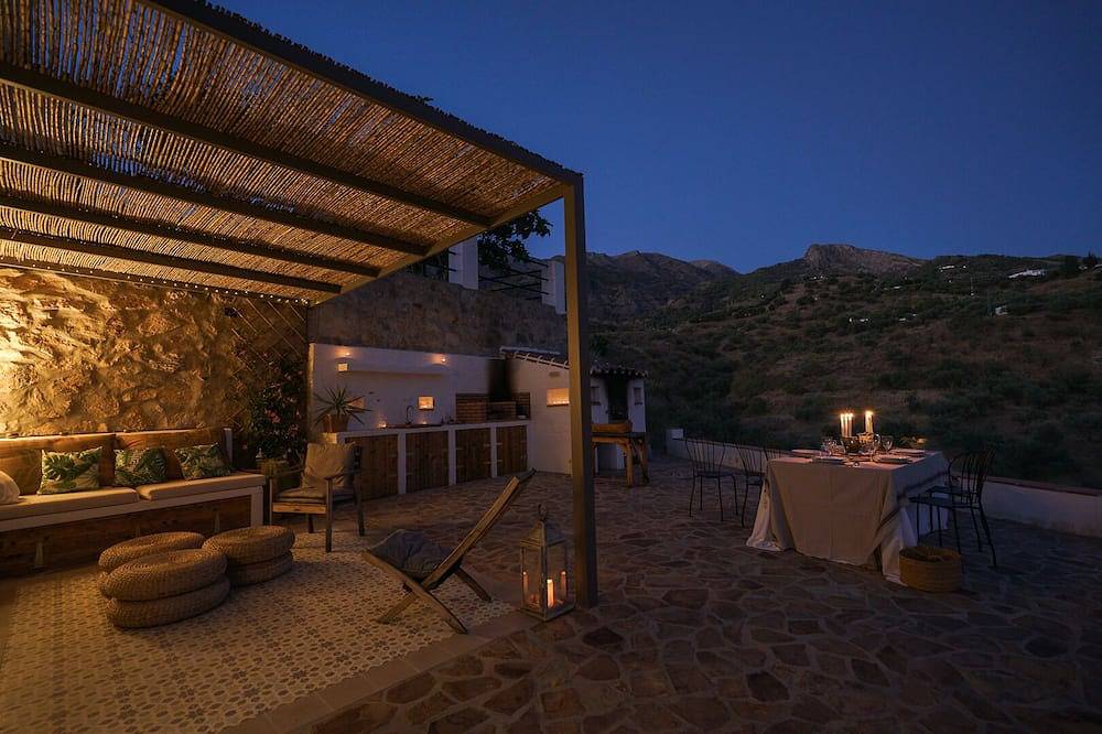 Refugio en la montaña junto al Parque Natural Sierra de Tejeda in Canillas de Aceituno, Provincia de Málaga