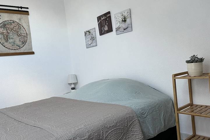 Ganze Wohnung, L'Arbre de Vy, T2 42m2 detached, sleeps 5, garage, near train station in Le Mans, Sarthe