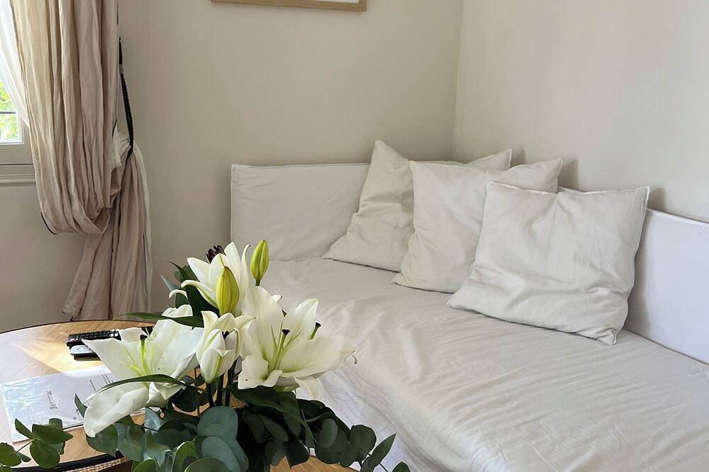 The Lodge, a haven of peace in an oak forest in Châteauneuf-Grasse, Costa mediterránea (Francia)