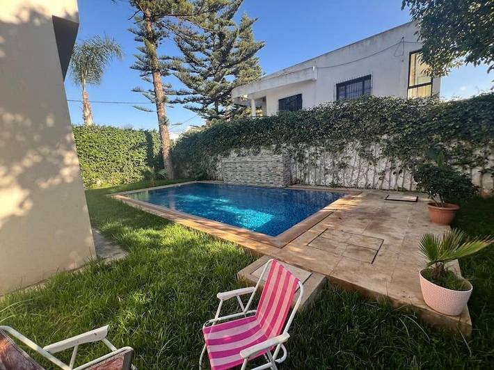 Villa pour 25 personnes, avec sauna et jardin ainsi que piscine et jacuzzi