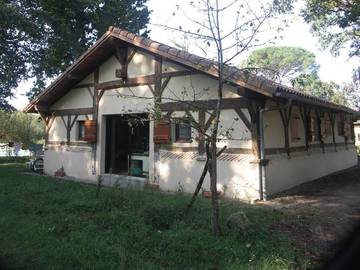Gîte pour 4 personnes, avec jardin et piscine à Benquet