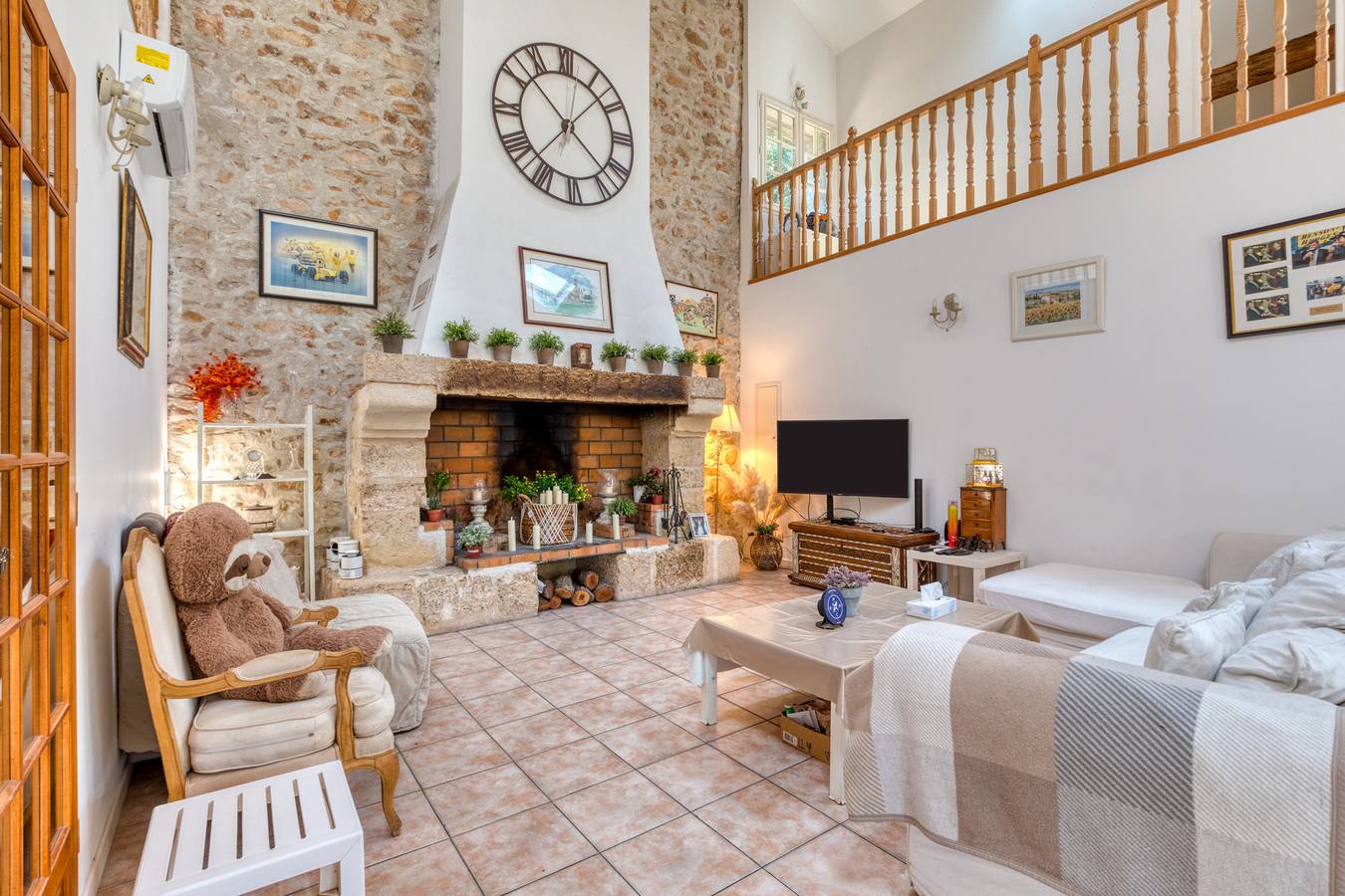 Villa 'Moun Mas' mit privatem Pool, Wlan und Klimaanlage in Cournonsec, Côte d'Améthyste
