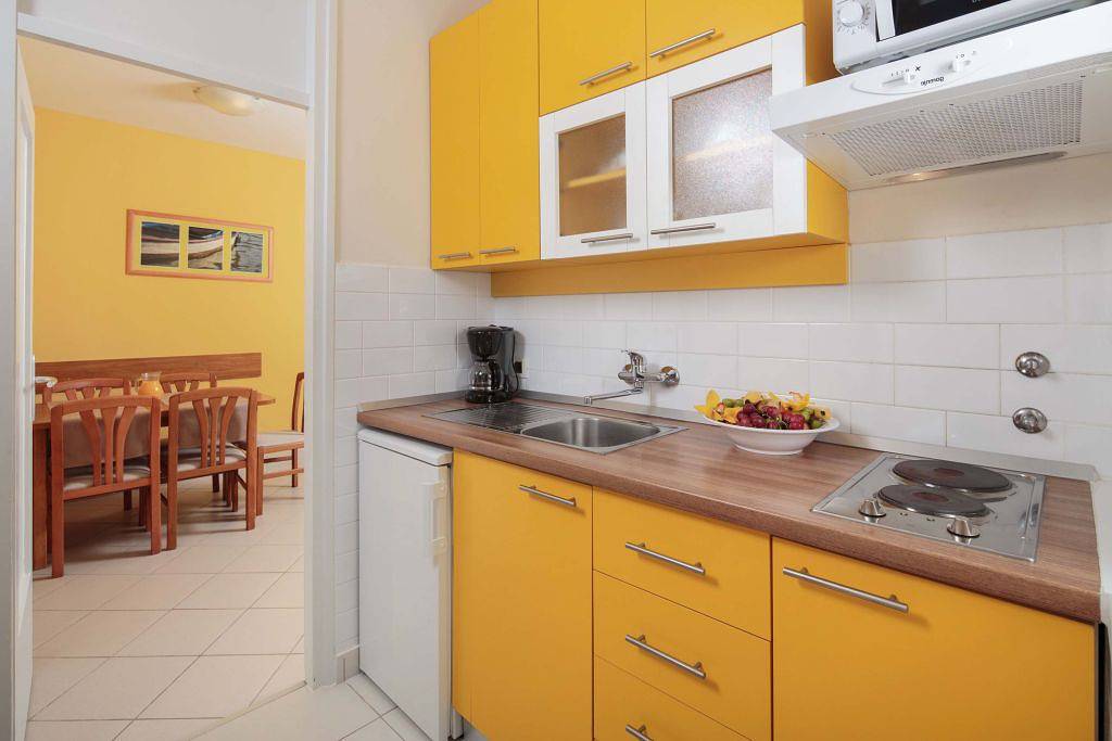 Appartamento intero, Appartamento vacanze per 5 persone con balcone in Kataro, Umago e dintorni