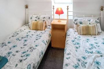 Log Cabin for 4 People in Wroxham, Norfolk, Photo 2