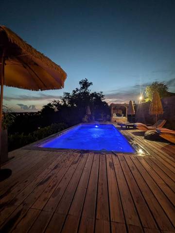 Cottage pour 2 personnes, avec vue ainsi que terrasse et piscine à Malemort-sur-Corrèze