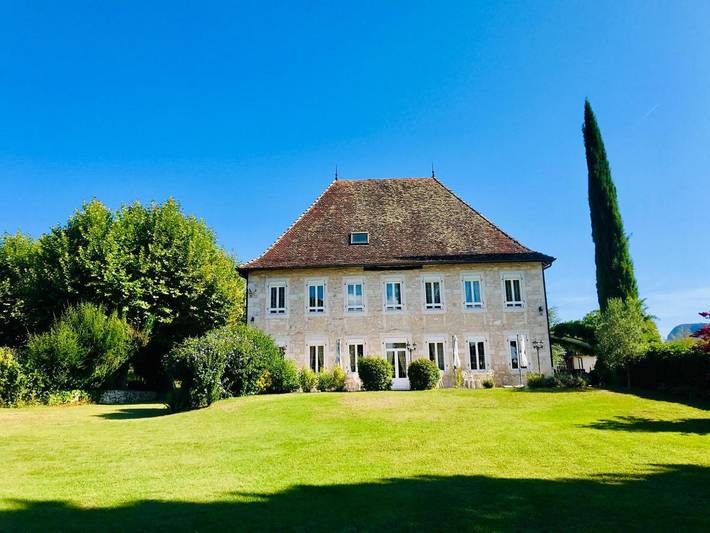 Location de vacances pour 10 personnes, avec jardin ainsi que piscine et vue à Les Avenières - 4