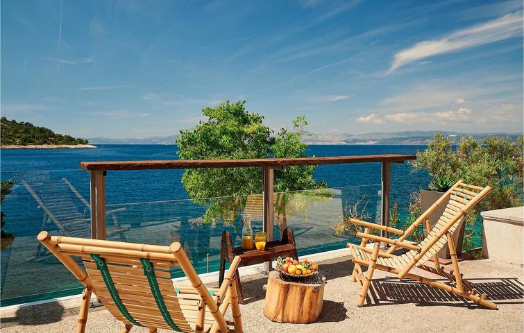 Gemütliche 2-Zimmer-Wohnung mit Pool und WLAN, nur wenige Schritte von der Küste und Rogac entfernt in Šolta (Split-Dalmatien), Rogac