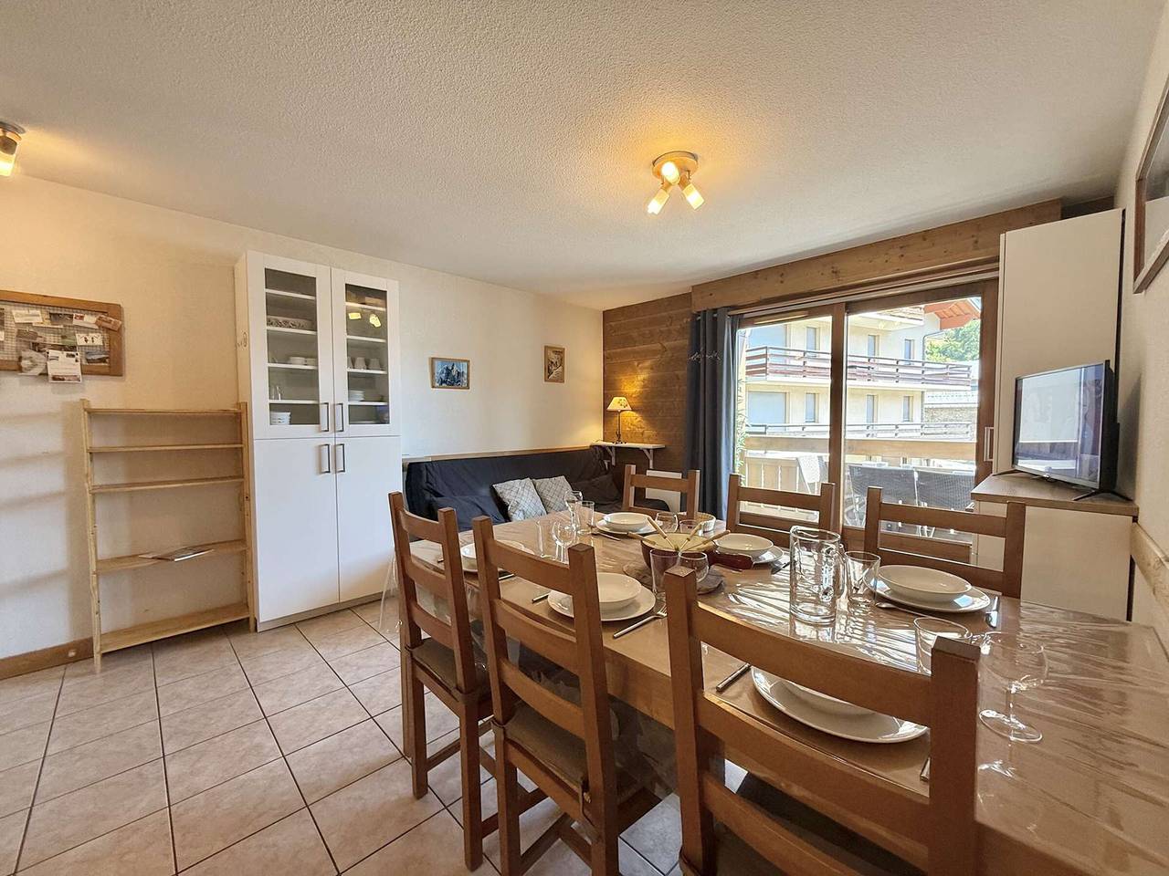Appartement entier, Appartement cosy à Flumet, 3 chambres, balcon sud, Wi-Fi, parking, près des pistes et navettes gratuites in Flumet, Région d'Albertville
